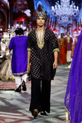 Zarvansh Noir Kurta Set