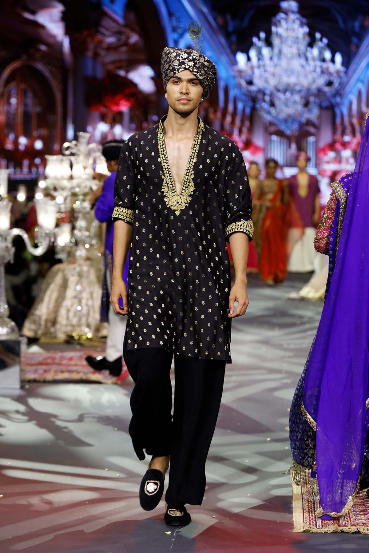 Zarvansh Noir Kurta Set