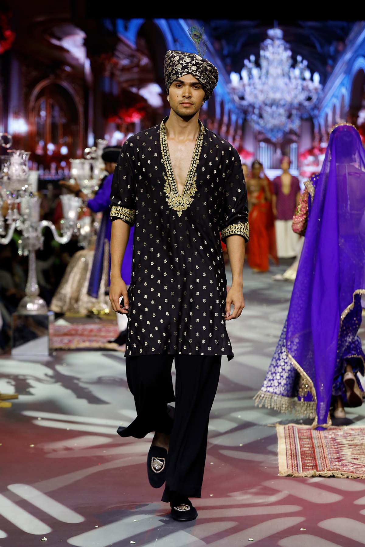 Zarvansh Noir Kurta Set