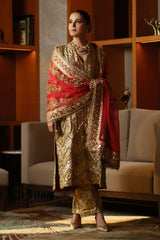 Divya Kapoor Gurwara In Suvarna Suit