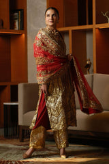 Divya Kapoor Gurwara In Suvarna Suit