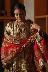 Divya Kapoor Gurwara In Suvarna Suit