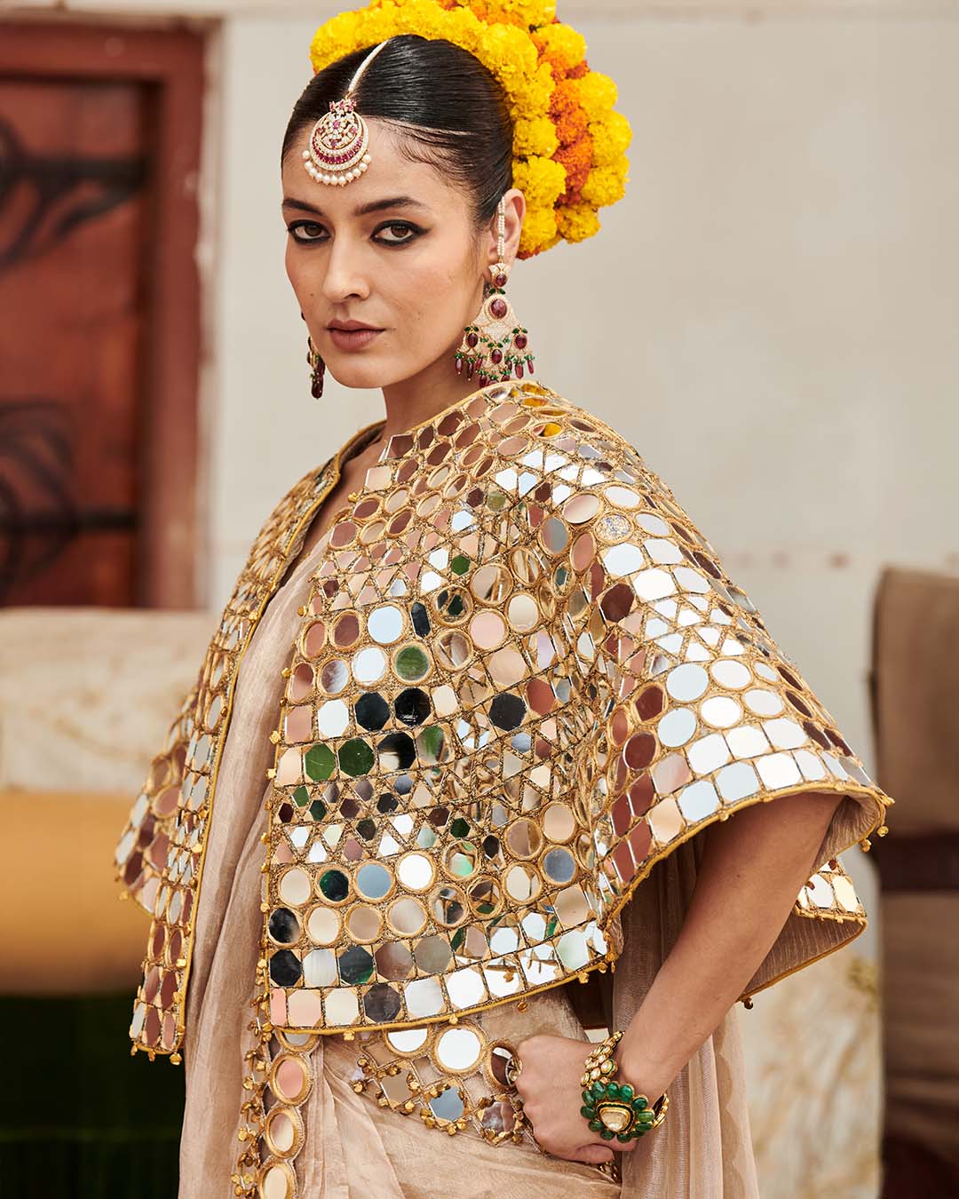 Mradul Aayna Cape Saree