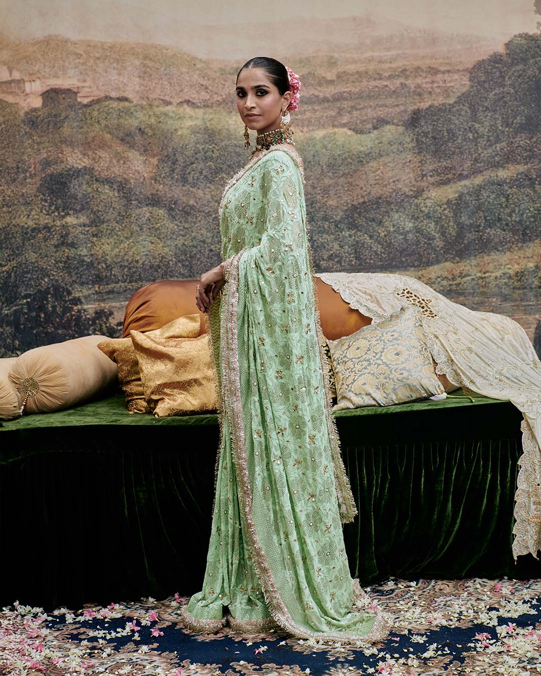 Naayaab Saree