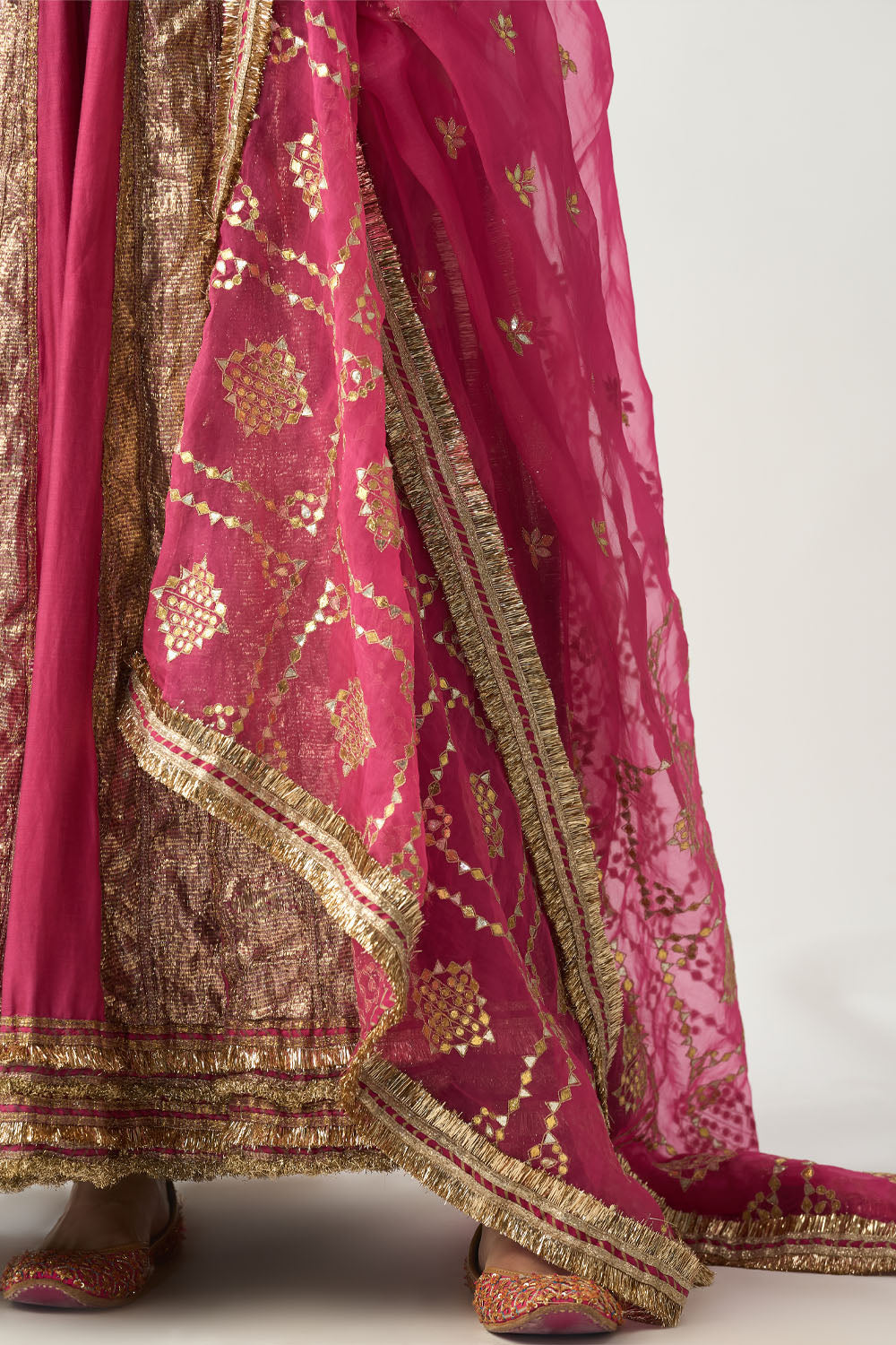 Aarohi Gulabi Lampi Anarkali Dupatta Set