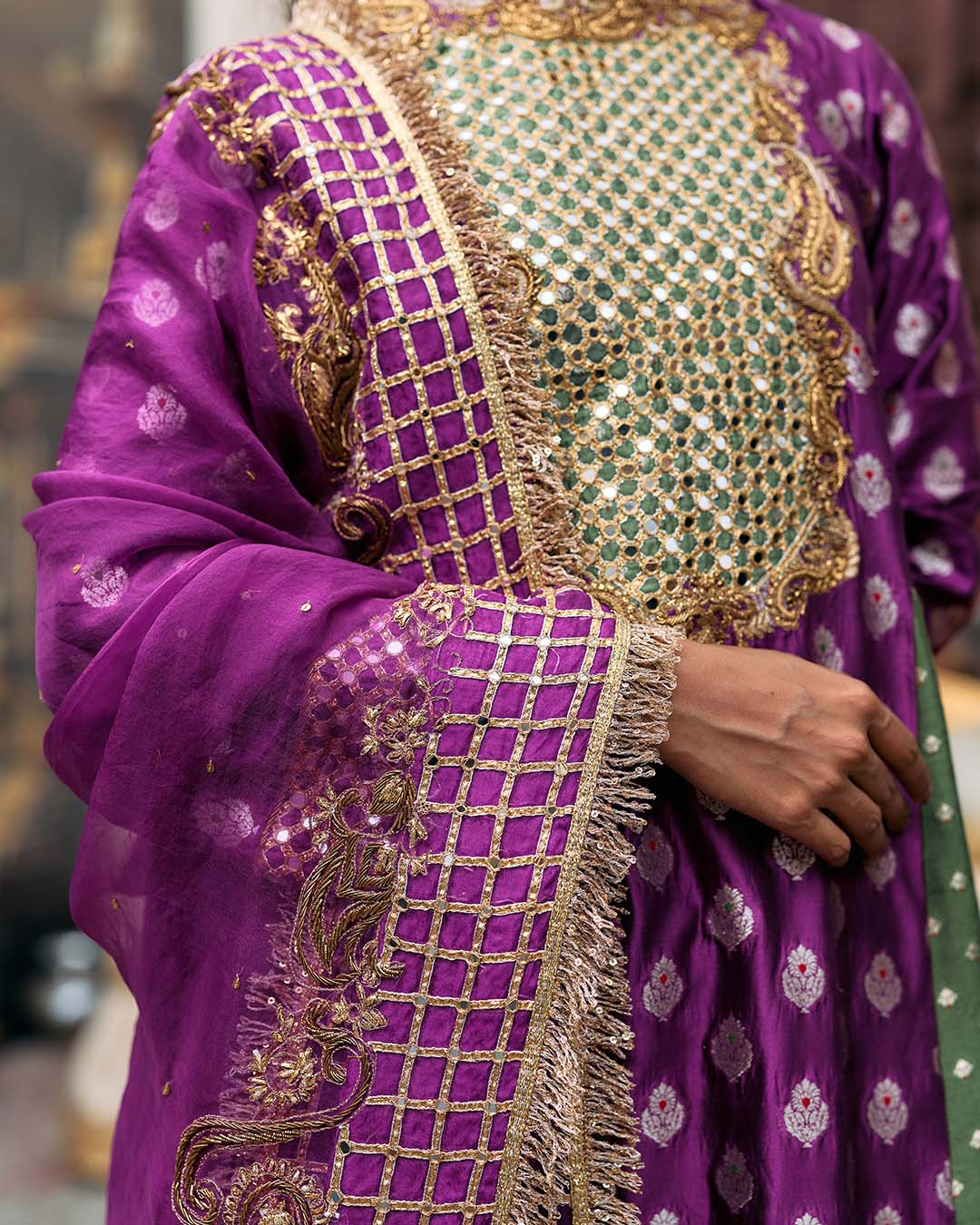 Kamandalu Suit
