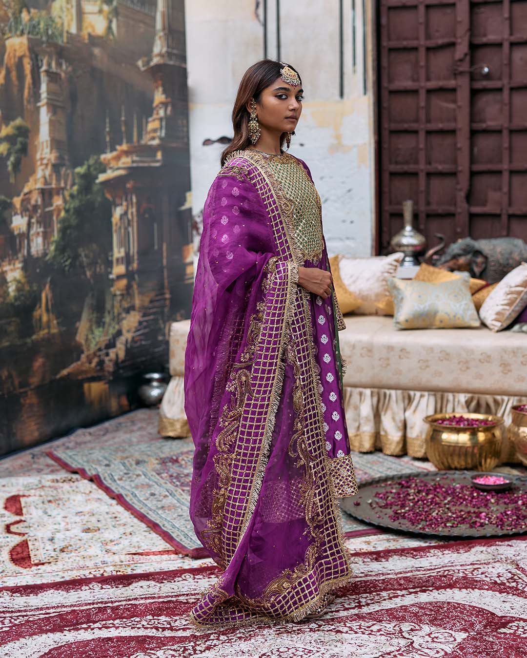 Kamandalu Suit
