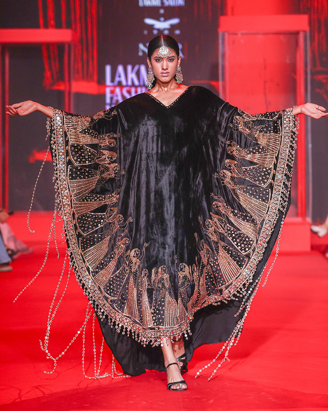 Ratrangini Kaftan Set