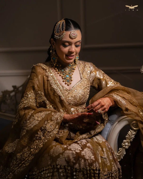 Dhruvi Adani  wearing ITRH — photo 1